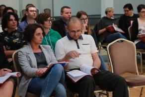 Powiększ obraz: widok sali konferencyjnej z uczestnikami