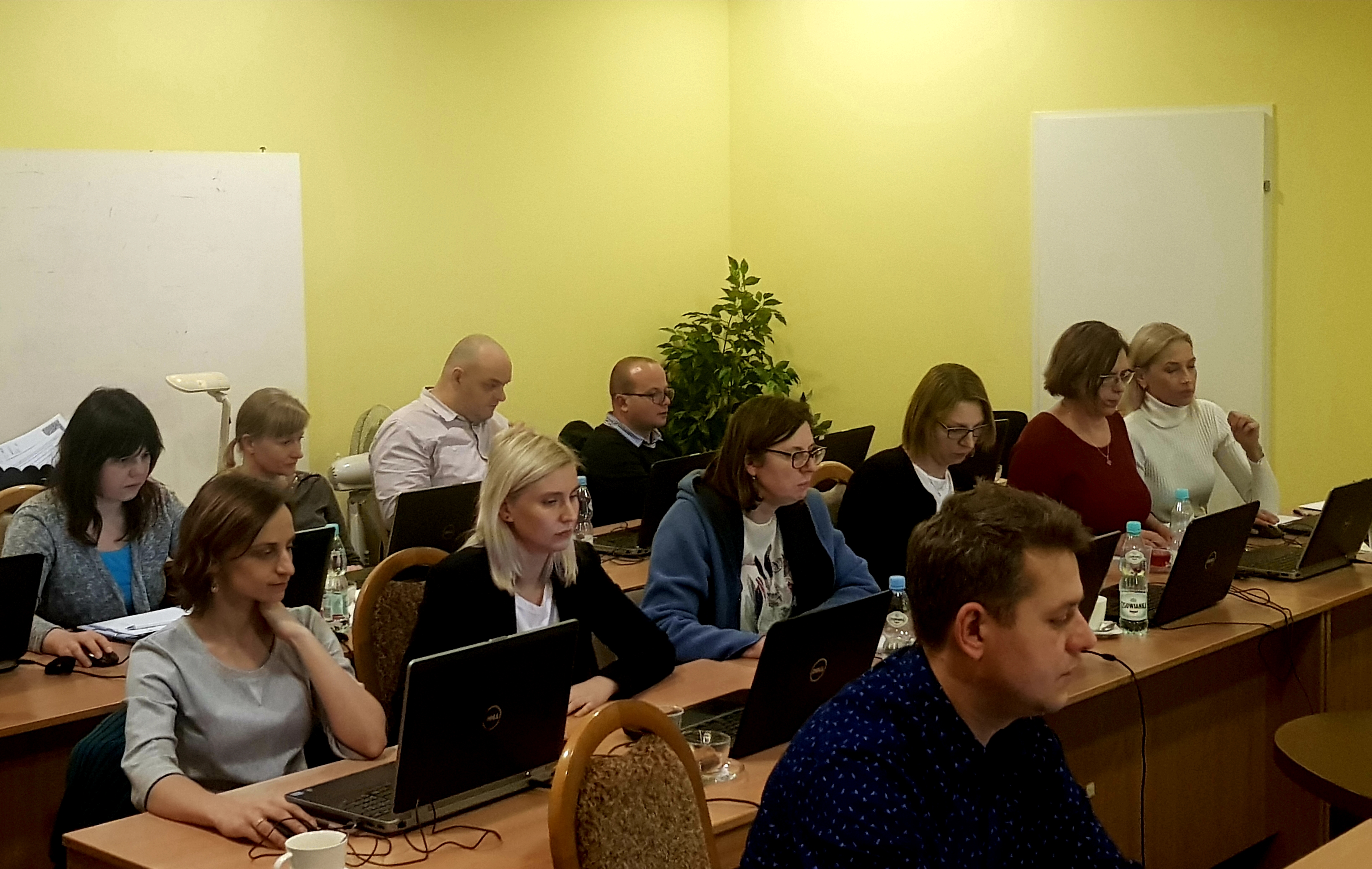 uczestnicy i prowadzący szkolenie